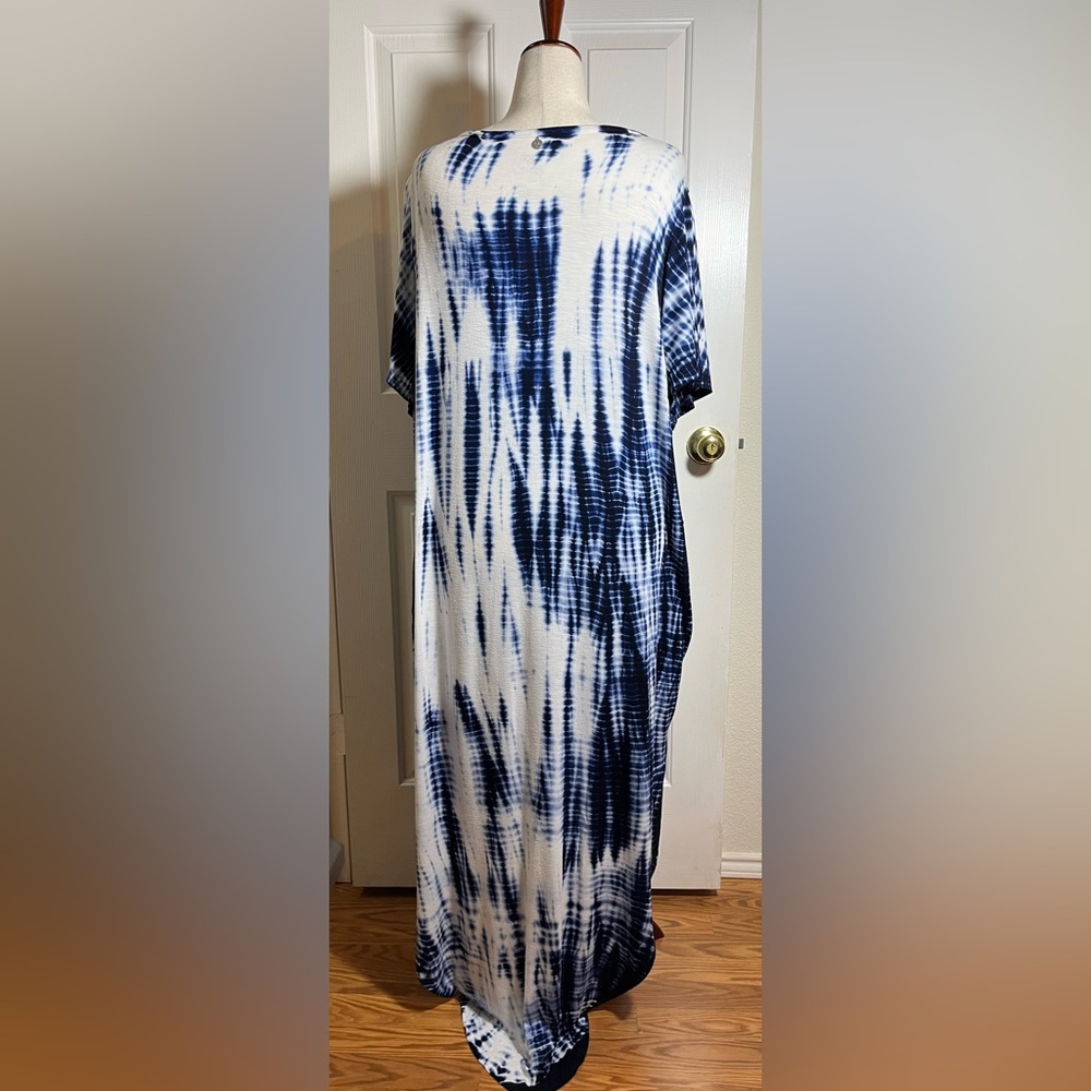 Livi Women’s Active Blue and White Lounging Dress - Picture 5 of 9